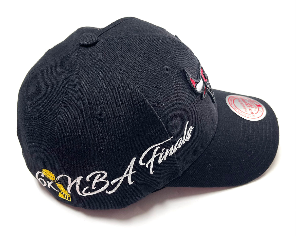 Mitchell & Ness, Accessories, Mitchell Ness Chicago Bulls Nba Snapback  Pro Crown Fit Red Black