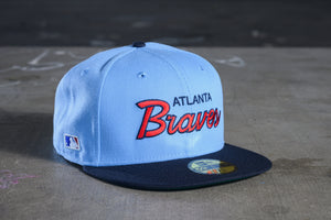 NEW ERA "FREAKNIK" ATLANTA BRAVES FITTED HAT (SONGBIRD BLUE/NAVY)