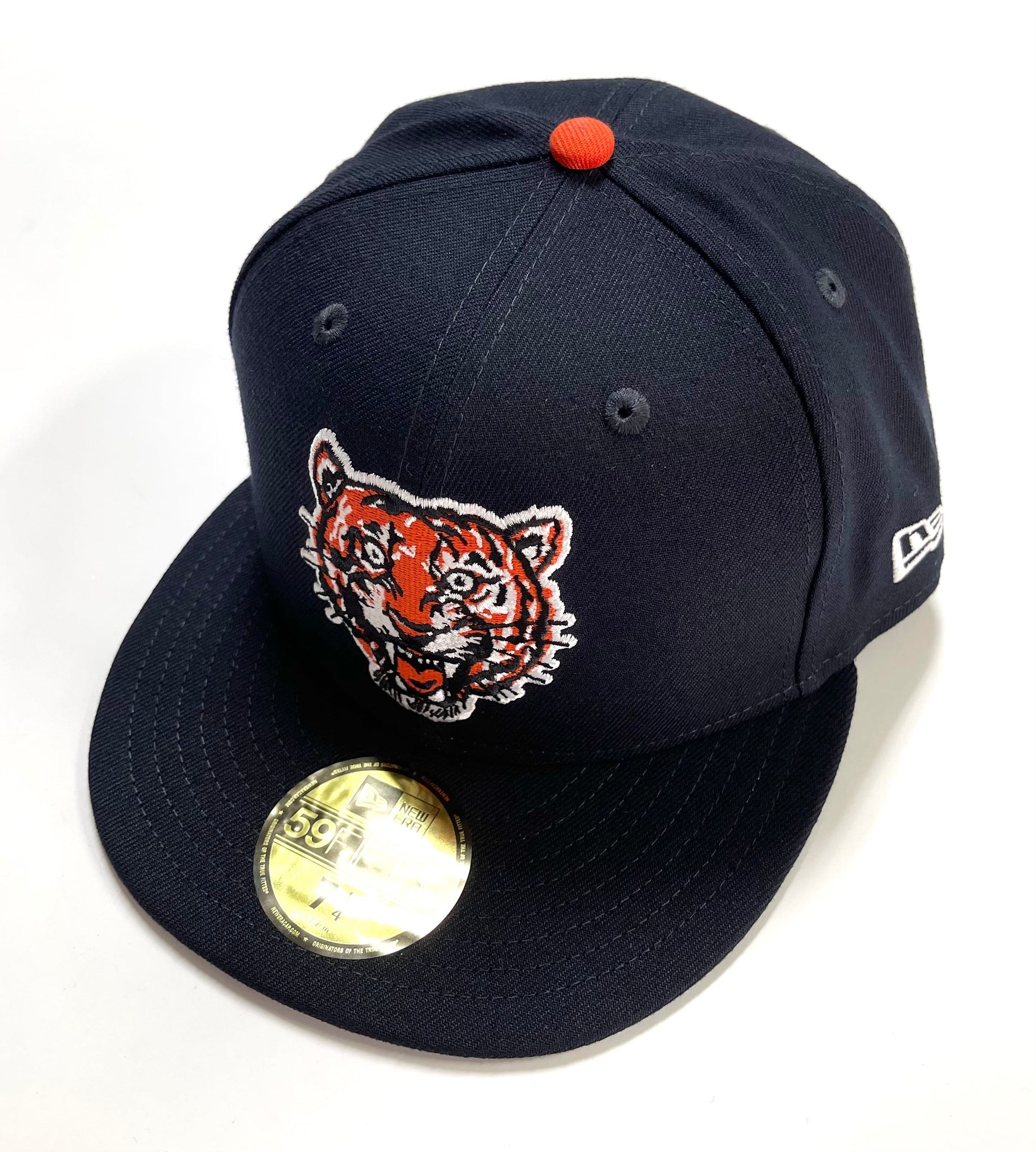 NEW ERA BASIC OF 1957 DETROIT TIGERS FITTED HAT (NAVY/ORANGE)