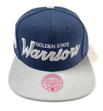 MITCHELL & NESS "TEAM SCRIPT" GS WARRIORS SNAPBACK (NAVY/GREY)